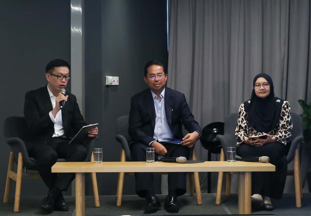 (From left) Andy See Teong Leng, Founder and Principal Partner of Perspective Strategies, Global ESG Monitor Regional Partner, Ir. Dr Mohd Fadzil Mohd Siam, Head of Corporate Strategy & Sustainability, Strategy & Venture Division, Tenaga Nasional Berhad, and Dr. Nurmazilah Mahzan, Member of IFRS Foundation Integrated Reporting and Connectivity Council (IRCC)