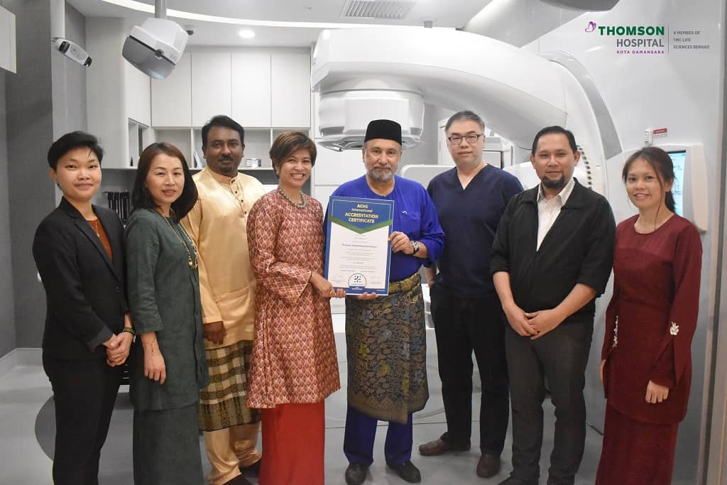 (from left) Dr Janeen Thong, Director of Group Quality, Legal & Risk, Thomson Hospital Kota Damansara Ms Teri Loo, Chief Operating Officer, Thomson Hospital Kota Damansara, Dr Sivakumaran Jayaraman, Chief Operating Officer, Clinical Services, Thomson Hospital Kota Damansara, Ms Nadiah Wan, Chief Executive Officer, Thomson Hospital Kota Damansara, Dato’ Sri Mohd Mokhtar bin Hj. Mohd Shariff, Chairman, TMC Life Sciences Berhad, Dr Tan Chih Kiang, Consultant Clinical Oncologist and Head of Clinical Oncology, Dr Zool Hilmi Bin Awang, Consultant Nuclear Medicine Physician and Head of Nuclear Medicine, Ms Ng Yee Voon, General Manager, Oncology & Nuclear Medicine @ Thomson Hospital