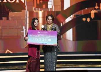 L-R:  Mellissa Ng, Bintang Capital Partners Berhad ;  Anne Patricia Sutanto, PT. Pan Brothers Tbk at the 2023 ASEAN Business Awards.