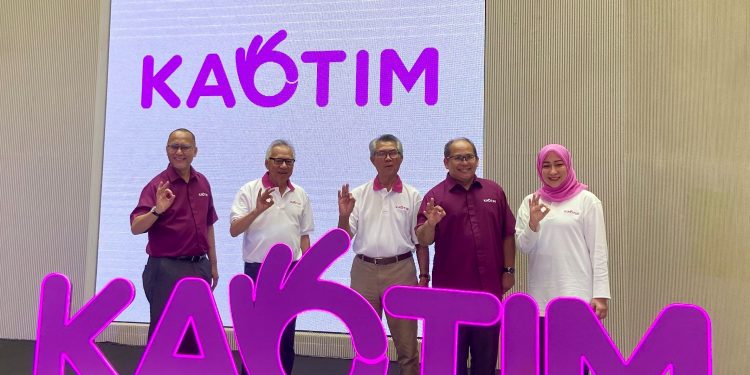 (From left to right) Group Chief Executive Officer of Takaful Malaysia, Nor Azman Zainal; Group Chairman of Takaful Malaysia, Dato’ Mohammed Hussein; Chairman of Takaful Malaysia Am, Ismail Mahbob; Chief Executive Officer of Takaful Malaysia Am, Mohamed Sabri Ramli; and Group Chief Marketing Officer of Takaful Malaysia, Siti Hajar Rizlan.