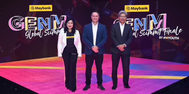 L-R: Group Chief Human Capital Officer of Maybank, Datuk Dr. Nora Manaf; Football Legend, Michael Owen and Group President and CEO of Maybank Group, Datuk Khairussaleh Ramli