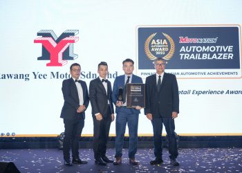 Left to Right: Mr. Ong Choon Jet (Chief Operations Officer of Motonation), Mr. Mike Lee (Organising Committee Member, 3rd Asia Automotive Award), Mr. Adrian Yee Chun Meng (Director of Rawang Yee Motor Sdn Bhd), Dato’ Ir Hj Mohamad bin Dalib (Consultant, DIMD Automotif)