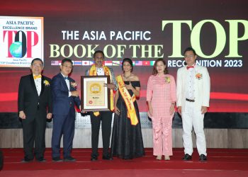 Dato’ Prof Dr Albert Tan (L1), President of Asia Pacific Committee, YB Datuk Seri Panglima Dr. Joachim Gunsalam (L2), Honorary Chairman of APC, Deputy Chief Minister of Sabah cum Minister of Local Government and Housing of Sabah, Yang Mulia Dato' Paduka Seri Hasnizal Hj Hassan JP (R1), Honorary Vice Chairman of APAC, Yang Berbahagia Datuk Heng Seai Kei (R2) Honorary Chairwoman of APC, Former Deputy Minister of Woman, Family and Community Development Malaysia.